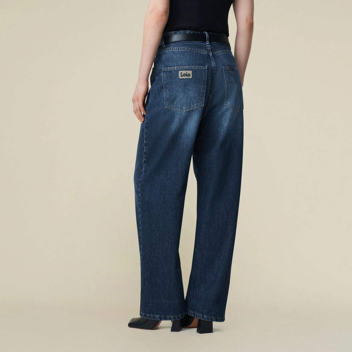 Bruna L Jackson dark whisker