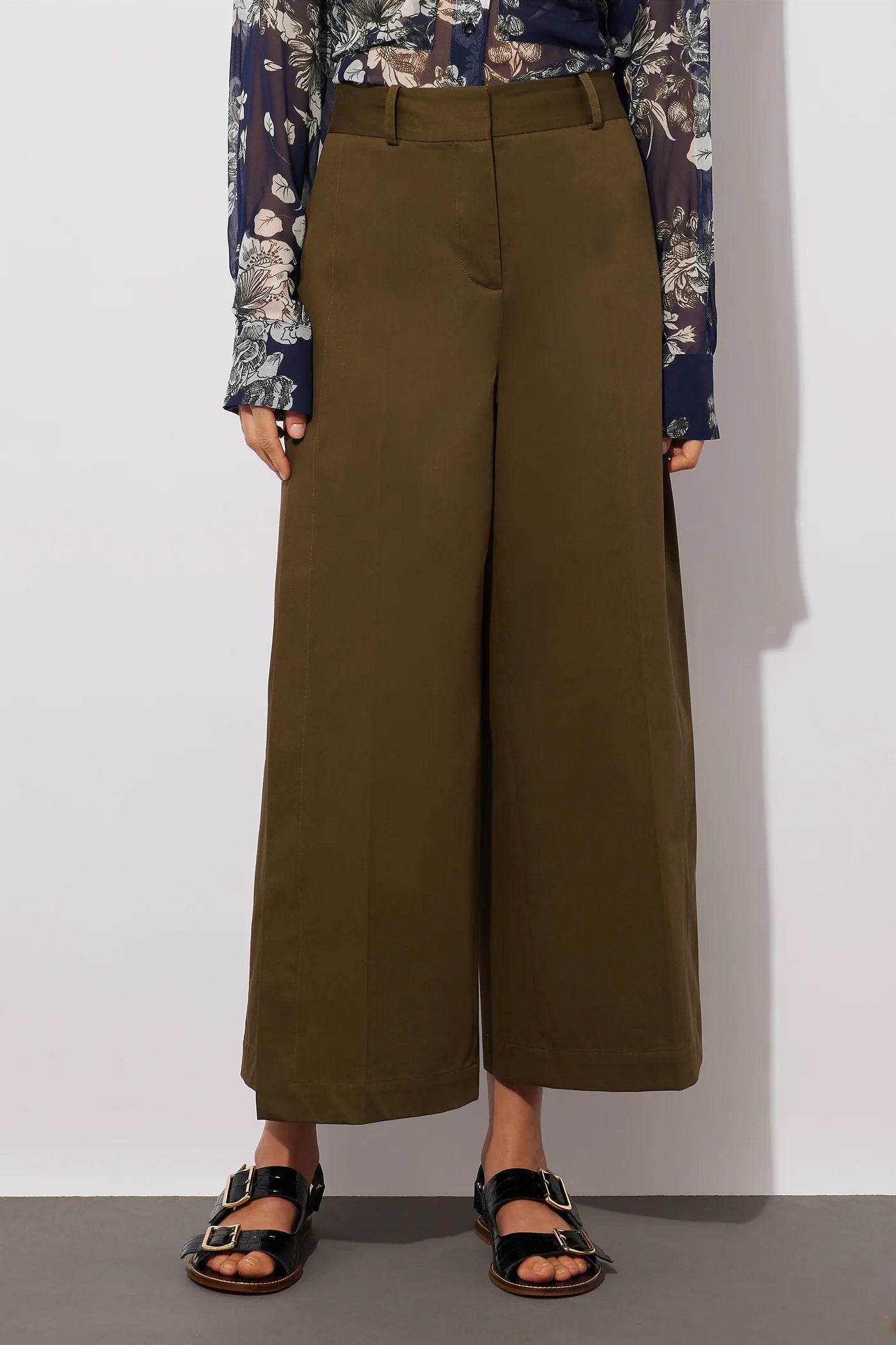 Pantalone con spacchi in gabardina