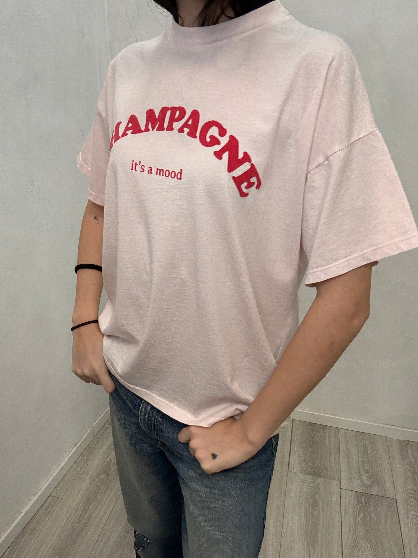 Top “Champagne it’s a mood”