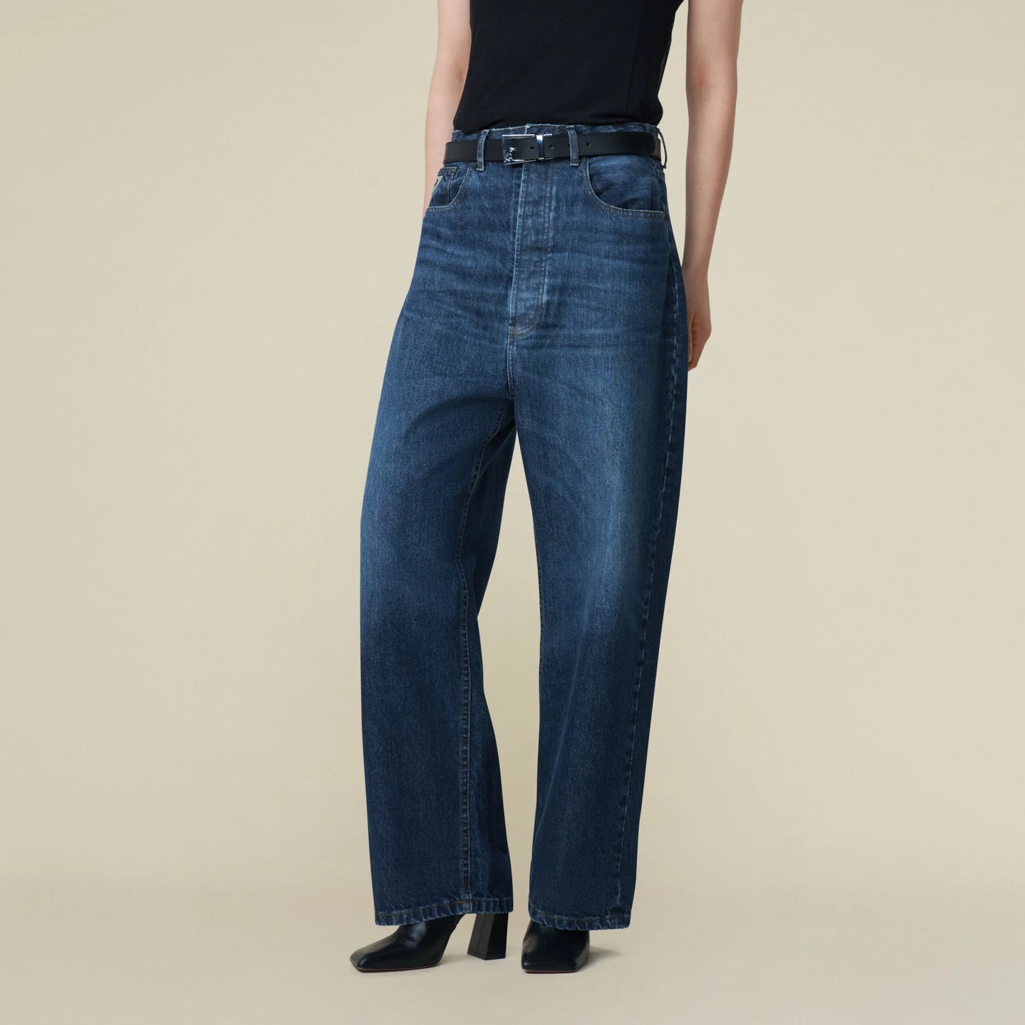 Bruna L Jackson dark whisker