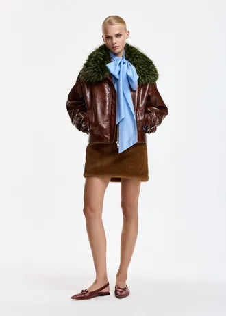 Giacca in similpelle marrone con colletto in pelliccia sintetica verde