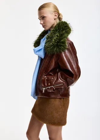 Giacca in similpelle marrone con colletto in pelliccia sintetica verde