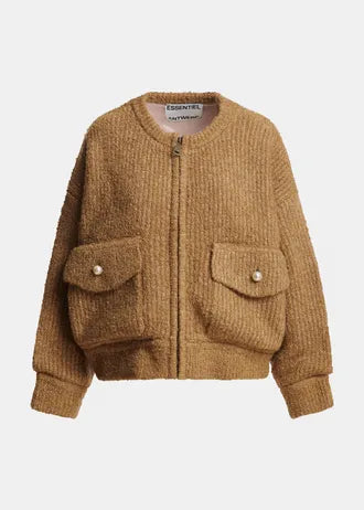 Bomber in bouclé color cammello con colletto removibile in pelliccia sintetica rosa chiaro.