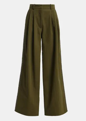 Pantaloni kaki a gamba larga con borchie