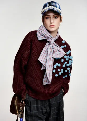 Maglione bordeaux e blu con pompon