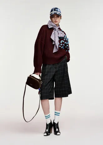 Maglione bordeaux e blu con pompon