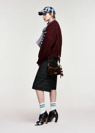 Maglione bordeaux e blu con pompon