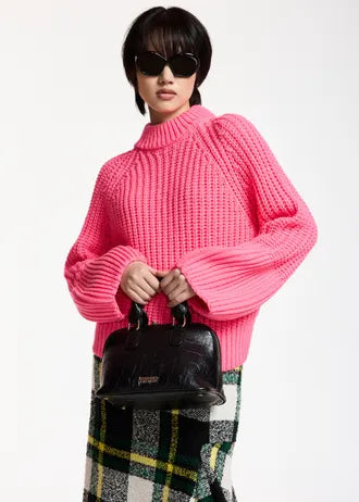 Maglione rosa a collo alto chunky con maniche voluminose