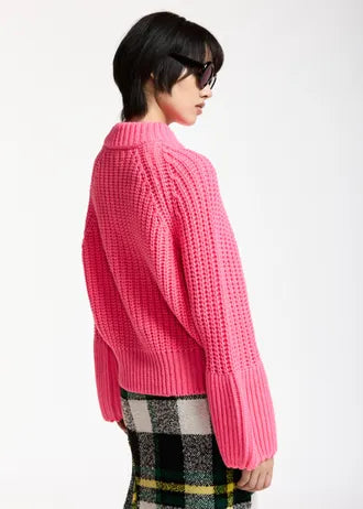 Maglione rosa a collo alto chunky con maniche voluminose