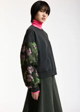 Felpa con maniche in jacquard floreale grigio scuro, kaki e rosa chiaro
