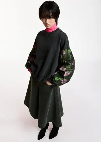 Felpa con maniche in jacquard floreale grigio scuro, kaki e rosa chiaro